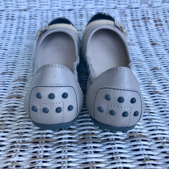 🆕 {Tod’s} ‘Dee’ Leather Ballet Flats in soft grey with black & tan, size 7 - Picture 4 of 9